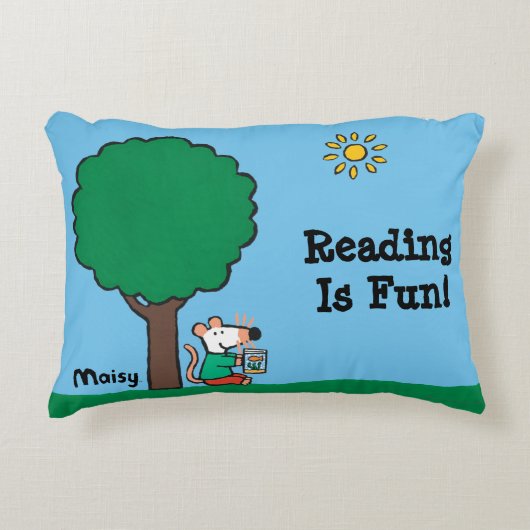 Maisyは彼女の図書館の本を外で読みます アクセントクッション (正面)