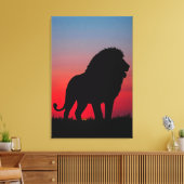 Majestätische Löwen Silhouette bei Sonnenaufgang キャンバスプリント (インサイチュ (リビング))