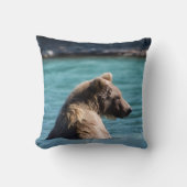 Majestic Alaskan Brown Bear クッション (正面)