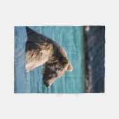 Majestic Alaskan Brown Bear フリースブランケット (正面(横))