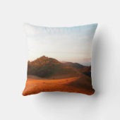 Majestic field in the sunlight. Dramatic and pictu クッション (裏面)