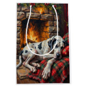 Majestic Great Dane Asleep by Fireplace Cozy ミディアムペーパーバッグ (正面)