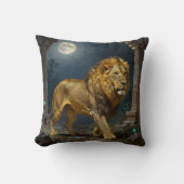 Majestic Lion Strolling under the Moonlight  クッション (正面)