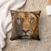 Majestic Lion Throw Pillow – Powerful Wildlife Art クッション (ブランケット)