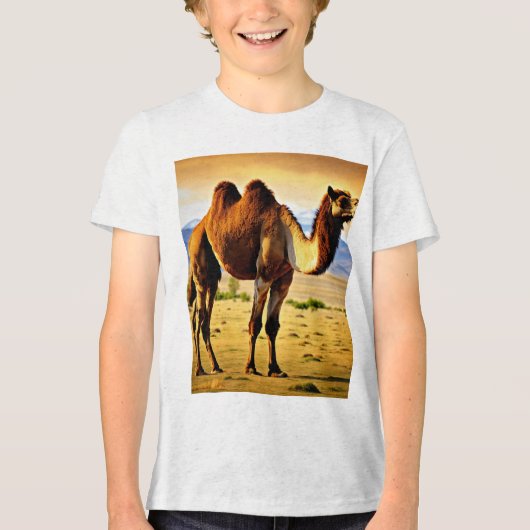 Majestic Mongolian Bactrian Camel in 8K Ultra HD トライブレンドＴシャツ (正面)