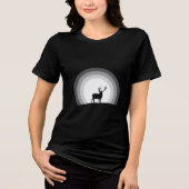 Majestic Stag Silhouette Under Lunar Light トライブレンドTシャツ (正面)