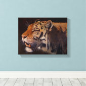 Majestic Tiger Small キャンバスプリント (インサイチュ (ウッドフロア))
