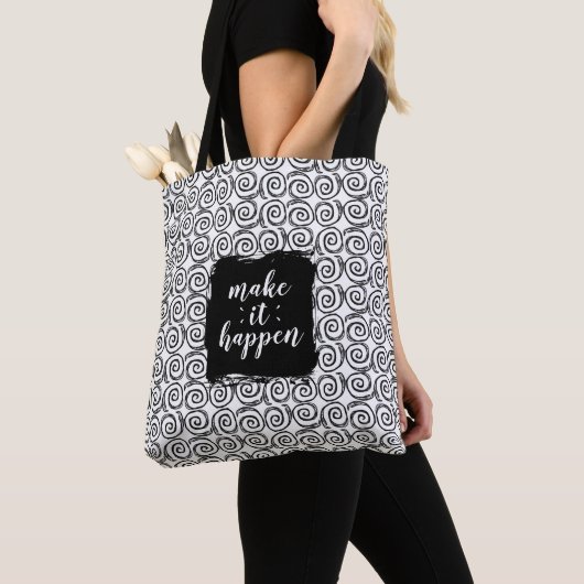 Make It Happen Black and White Swirl Tote トートバッグ (クローズアップ)