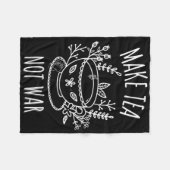 Make Tea Not War Doodle Art Tea Drinker引用文 フリースブランケット (正面(横))