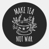 Make Tea Not War Doodle Art Tea Drinker引用文 ラウンドシール (正面)