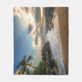 Makenaのビーチの入江の日没 フリースブランケット (正面)