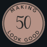 Making 50 Good 50th Birthday Partyテラコッタ ラウンドシール<br><div class="desc">この可愛いステッカーを手に入れて、お客様のパーティーの好意を飾お気に入りのりなさい。誕生日スタイリッシュパ祝ーティーの番号。</div>