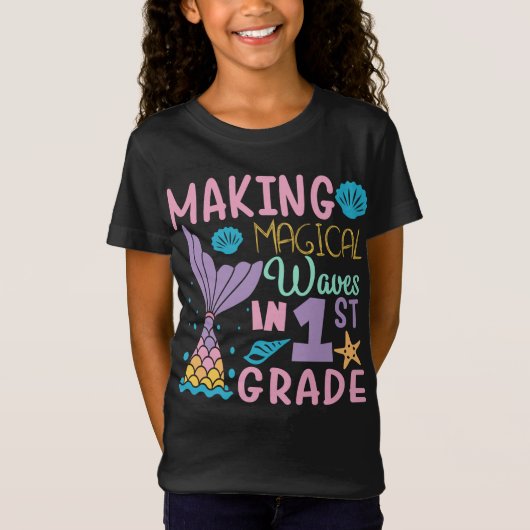 Making Magical Waves In 1st Grade Back To School Tシャツ (正面)