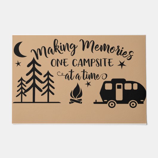 Making Memories One Campsite At A Time ドアマット (正面)