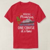 Making Memories One Cruise At A Time Love Cruise  Tシャツ (デザイン正面)