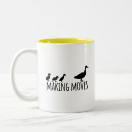 Making Moves Mama Duck and Ducklings Motivational ツートーンマグカップ