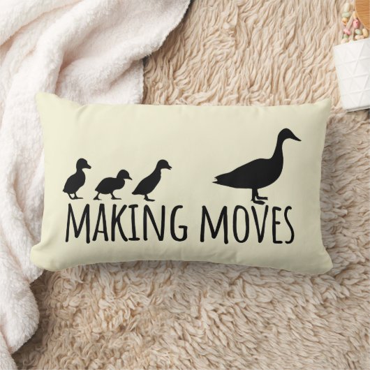 Making Moves Mama Duck and Ducklings Motivational ランバークッション (ブランケット)