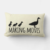 Making Moves Mama Duck and Ducklings Motivational ランバークッション (正面)