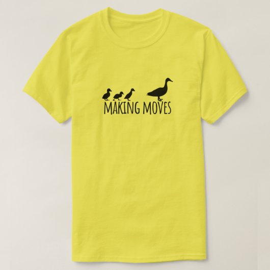 Making Moves Mama Duck and Ducklings Motivational Tシャツ (デザイン正面)