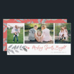Making Spirits Bright Berryフローラ3 Photo Collage シーズンカード<br><div class="desc">3枚のフォトコラージュとエレガント冬の花模様を使ったデザインで応援を広げ、ブラシスクリプトに「Peace Love Joy & Family」とモダン書き込む。</div>