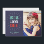 Making Spirits Bright Holdayフォトカード シーズンカード<br><div class="desc">このシー祝ズンは、Berry Berry Sweetのホリデーカードスタイリッシュとこのシーズンです。WWW.BERRYRYSWEET.COMにアクセスして、ホリデー·コレクションの詳スタイリッシュ細をご覧ください。カスタマイズ可能な背景色。</div>