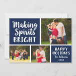 Making Spirits Bright Navy Script Photo Collage シーズンカード<br><div class="desc">水平の休日の写真カードデザインは、ネイビーの青い背景を備えカスタマイズている（可能な）と「スピリッツを明るくするスタイリッシュ」ブラシ付きスクリプトレタリング。家族のカスタム名前と年で文字をカスタマイズし、3枚の写真をフォトコラージュお気に入りのテンプレートに追加する。カードの背面に白い雪の点のパターンが表示される。写真© Storytree Studios,  Stanford,  CA</div>