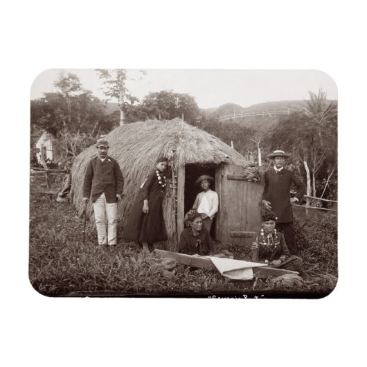 Making Tappa, a先住民布， c.1875 （セピア写真） マグネット (横)