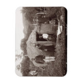 Making Tappa, a先住民布， c.1875 （セピア写真） マグネット (縦)