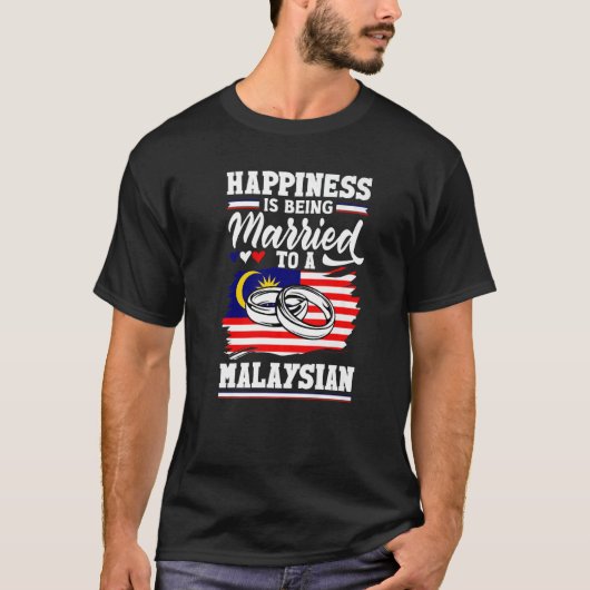 Malaysia Flag Happines Is Being Married To A Malay Tシャツ (正面)
