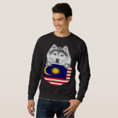 Malaysia Flag Siberian Husky Dog In Pocket スウェットシャツ (正面フル)