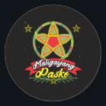 Maligayang Pasko Filipino Christmas Philippines ラウンドシール<br><div class="desc">Maligayang Pasko – フィリピンのメリークリスマスランタン。フィリピン人の伝統に祝対するタガログ語のデザインは、ホリデーシーズン中に家族とルーツを結ぶ。>東南アジアのパロルスターランタンとクリスマスのスノーフレーク・アートの愛とフィリピンのプライド。>カスタマイズ！名前をカスタムする、写真、または文字の追加</div>