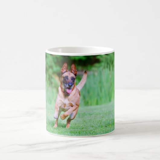 Malinois犬のランニング コーヒーマグカップ (中央)