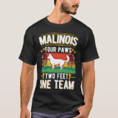 Malinois four paws two feet one team Belgian Malin Tシャツ (正面)