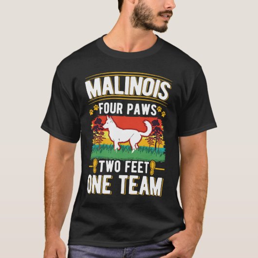 Malinois four paws two feet one team Belgian Malin Tシャツ (正面)