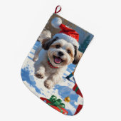 Malti Tzu走 Christmas Hatで雪の中 ラージクリスマスストッキング (正面 (吊り時))