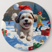 Malti Tzu走 Christmas Hatで雪の中 缶バッジ (正面)