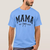 Mama | オーダーメイドのモダンママ妊娠発表Tシャツ Tシャツ (正面)