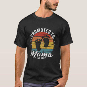 Mama 2022に昇格した新しいママのために初めてママV Tシャツ