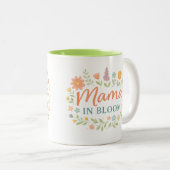 Mama In Bloom Floral Spring Typography Design ツートーンマグカップ (正面右)
