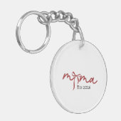 MAMA Keychain 2026 – Minimalist Mama Design, Mom G キーホルダー (正面左)