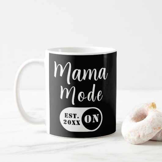 Mama Mode ON, Est Year Custom Mom Black  コーヒーマグカップ (ドーナツ)