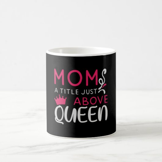 Mama - Mom A Title Just Above Queen コーヒーマグカップ (中央)