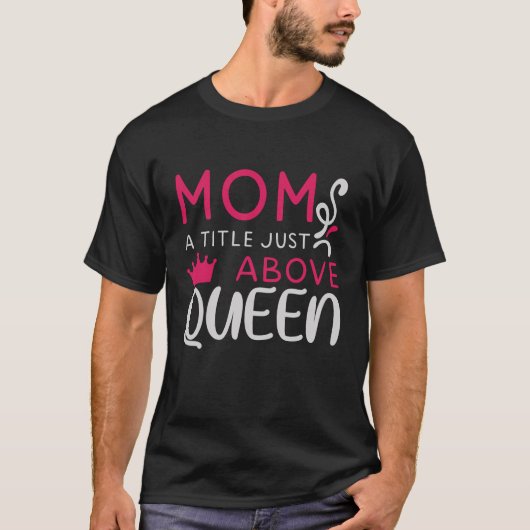Mama - Mom A Title Just Above Queen Tシャツ (正面)