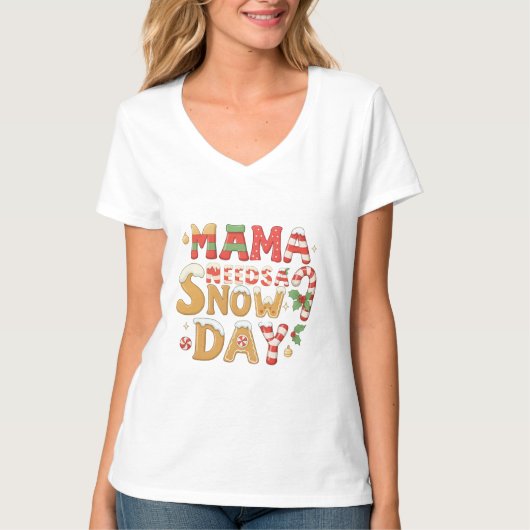 Mama Needs a Snow Day Christmas Typography Tシャツ (正面)