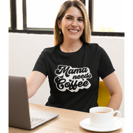 Mama Needs Coffee Funny Coffee Lovers Tシャツ
