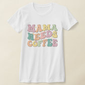 Mama Needs Coffee Tシャツ (レイダウン)