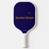 Mama Runs The Court Personalized Pickleball Mom ピックルボールラケット (正面)