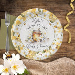 Mama to Bee Flowers and Bees Honey Baby Shower ペーパープレート<br><div class="desc">ハチミツの甘さと咲く花の美しいで、私たちの楽しい赤ちゃんシャワーのコレクションを紹介。甘いハチミツの瓶や繊細な白いフローラ魅力的の花など、さまざまな要素を組み合わせた魅力的な男女中立テンプレート。デザインのハートでは、この特別なお祝いのエッセンスを捉えた「Mama to Bee」という愛称の台詞がエレガントに描かれている。"Baby Shower"という言葉は中心のステージを取り、その中で最も可愛らしい自然のような小さなミツバチが興奮に満ち溢れている。繊細な角の蜂蜜の櫛は、優雅な白い花で飾られ、愛らしいミツバチの存在を伴う背景として機能する。このデザインは、ママにとって本当に思い出に残る赤ちゃんシャワーお祝いのステージを設定し、暖かく魅力的な雰囲気を作り出す。この招待作品は、世界に新しい喜びの束を迎える喜びと甘さを完璧に包み込む。赤ちゃんシャワーの祭りのために忘れられない雰囲気を作り魅力的出したいと思う人にとって理想的な選択である。</div>