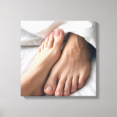 Man and a Woman's Foot On a White Bedsheet  キャンバスプリント (正面)
