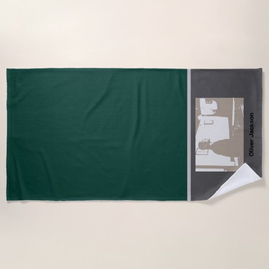 Man in Yoga pose ビーチタオル (正面)